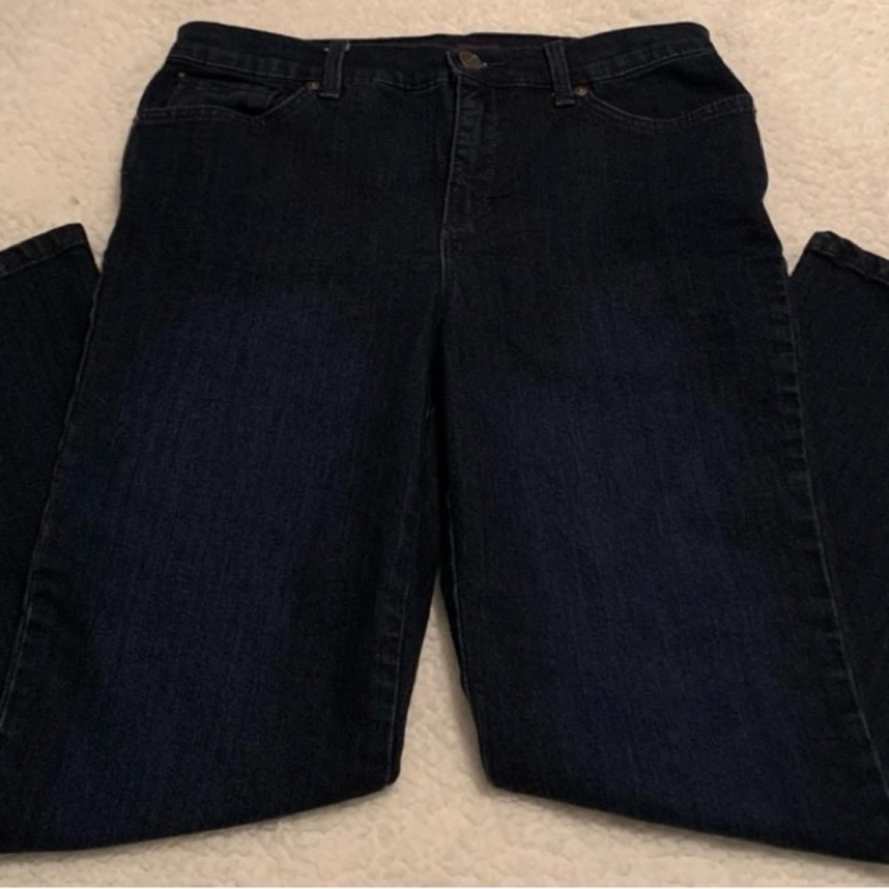 Gloria Vanderbilt “Amanda” Jeans - Size 8 Petite Short